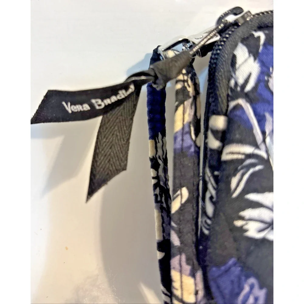 Vera Bradley Crossbody in Frosted Floral - Excellent Condition - Picture 2 of 7